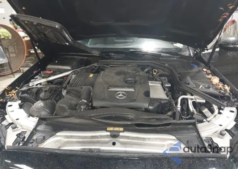 2018 Mercedes-Benz C 300 z USA, uszkodzony, nr VIN WDDWJ4JBXJF745972